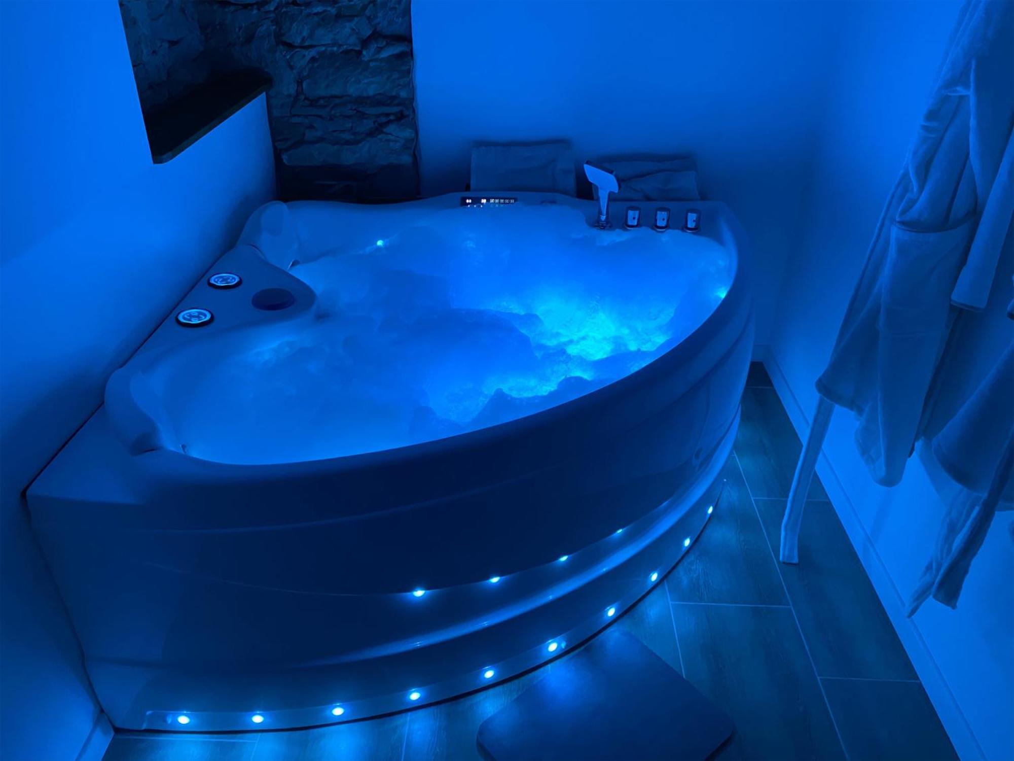 Love Room- Spa- Escale Amoureuse Puygaillard-de-Quercy Exteriör bild